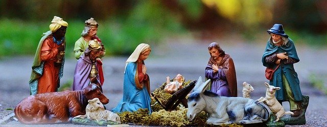christmas-crib-figures-1060026_640.jpg