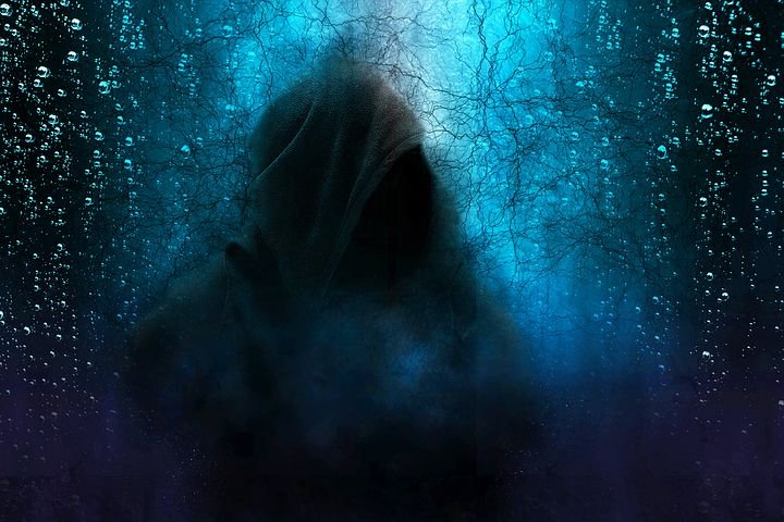 hooded-man-2580085__480.jpg