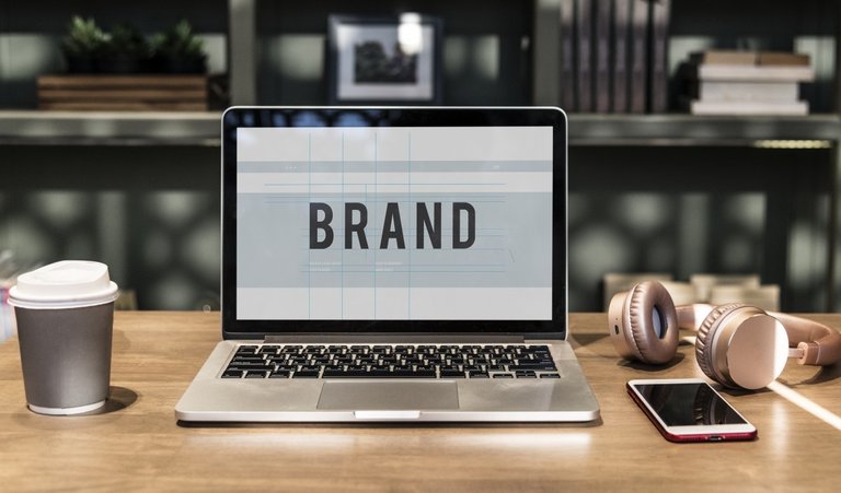 COME INIZIARE COL PIEDE GIUSTO IL MARKETING ONLINE PERSONAL BRANDING EFFICACE PER FREELANCE E PROFESSIONISTI.jpg