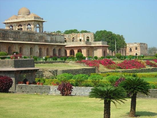 a-view-of-jahaj-mahal.jpg