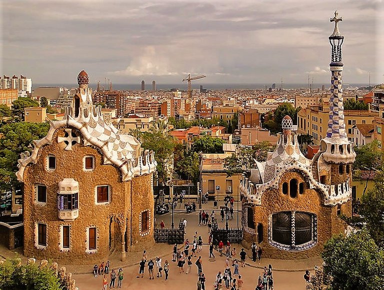 795px-Park_Güell_02.jpg