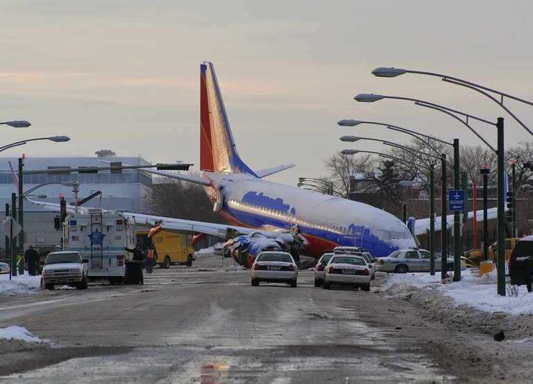 Airplane-landing_-1.jpg