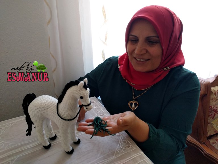 white horse esmanur amigurumi