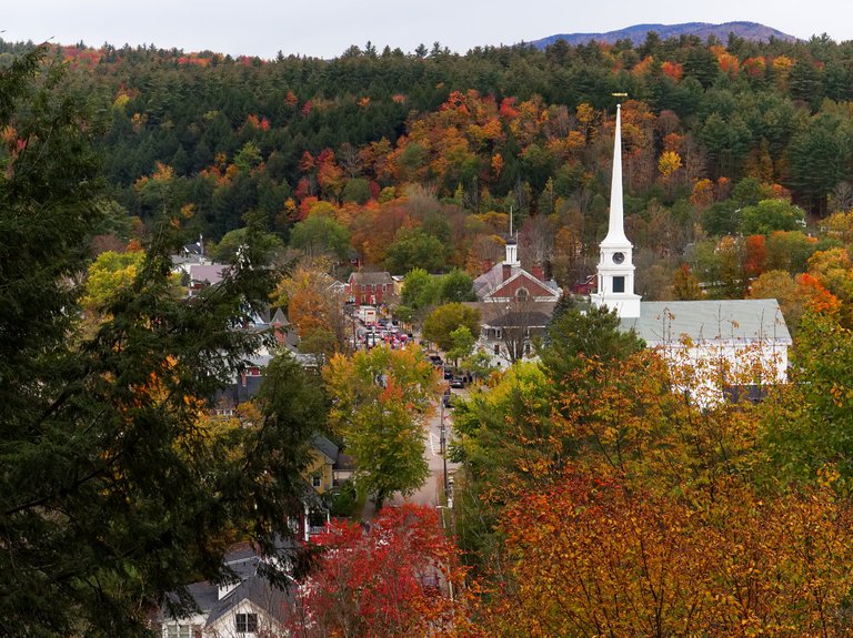 jessicaoutside.com-PA110179-view-of-stowe-village-and-church-vermont-1200-85.jpg