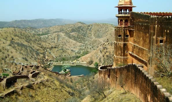 1509347321_Rajasthan-Jaipur-Jaigarh-Fort-perimeter-walls-Apr-2004-01.JPG.jpg