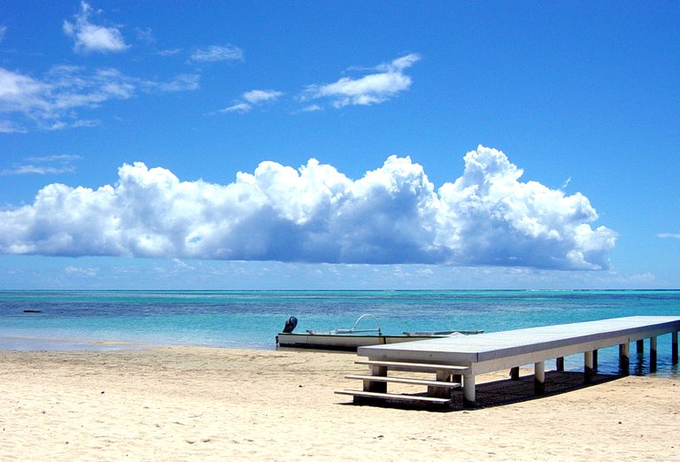 tahiti_-_minimalist_beach.jpg