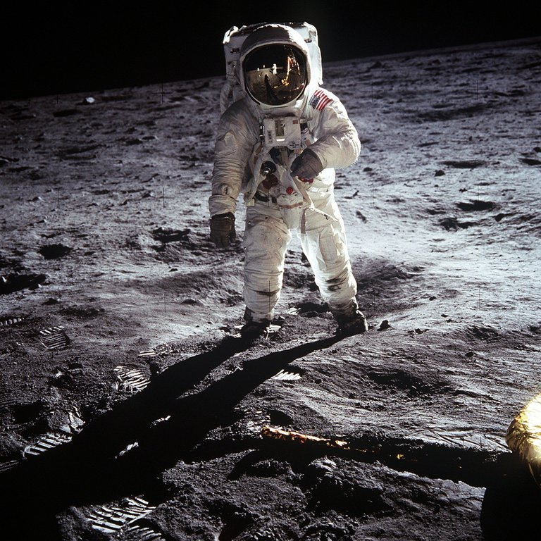 moon-landing-60582_1920.jpg