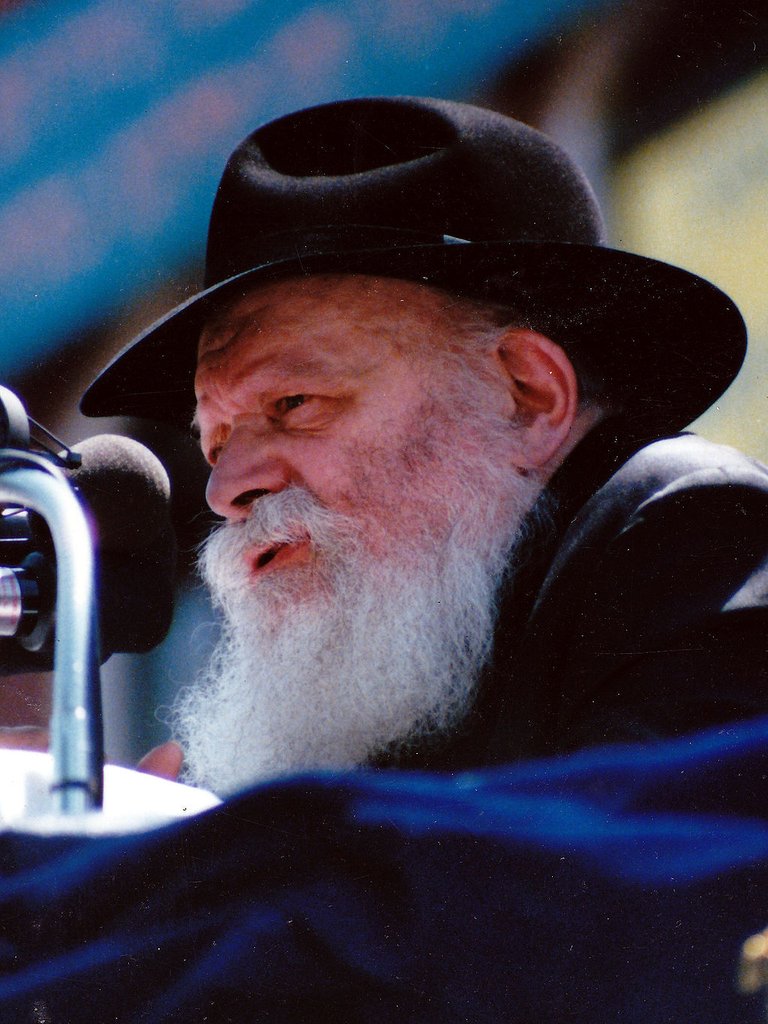 1024px-Rabbi_Menachem_Mendel_Schneerson2_crop.jpg