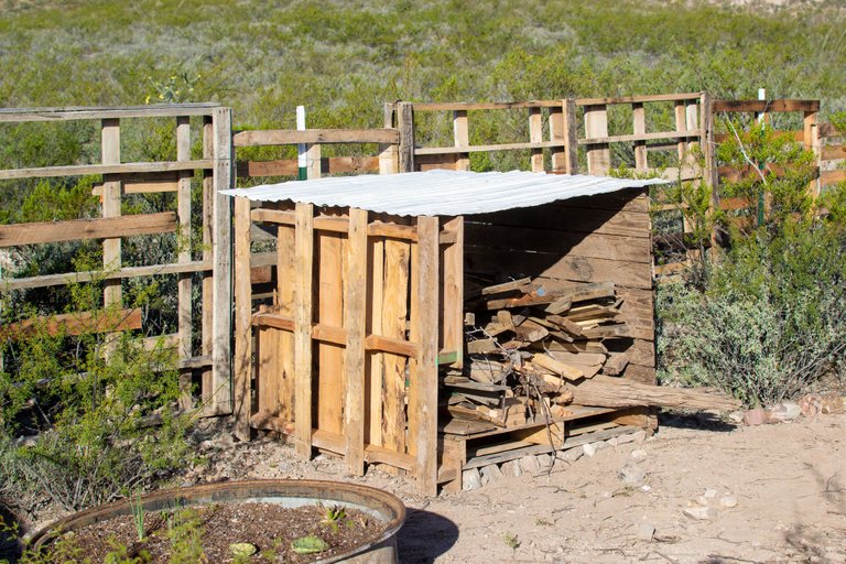 diy-firewood-rack.jpg