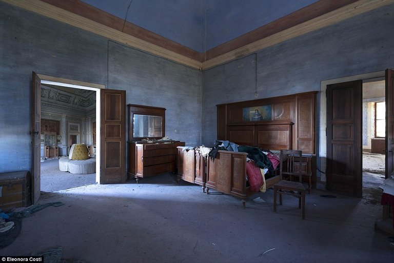 499C25F000000578-5437251-An_easy_trick_for_spotting_abandoned_buildings_for_Ms_Costi_is_u-a-11_1519679808884.jpg