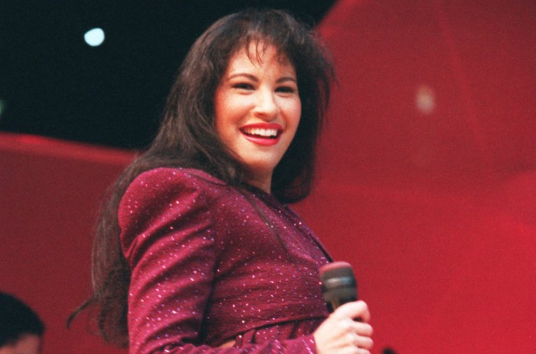 selena-quintanilla-1995-1000x661.jpg