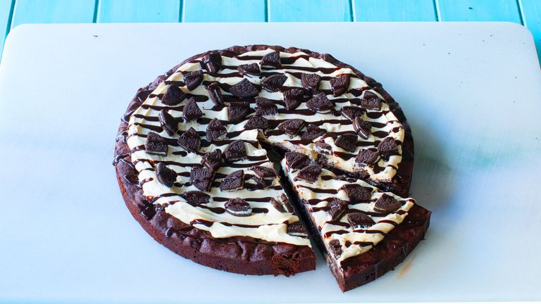 8d179ac0-fudge-brownie-oreo-pizza_lc.jpg