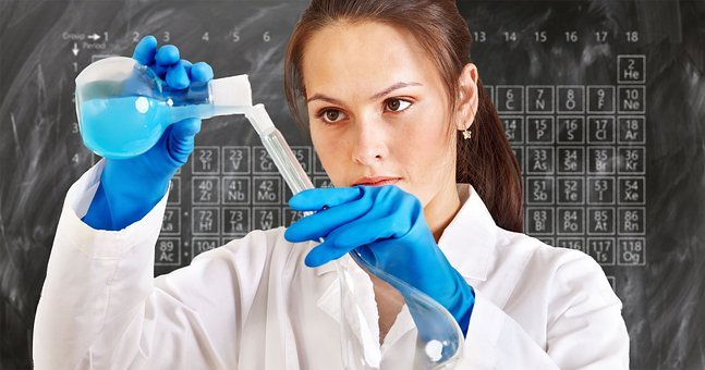 chemist-3014142__340.jpg