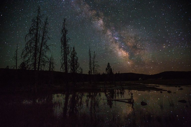 firehole-lake-871616_1280.jpg