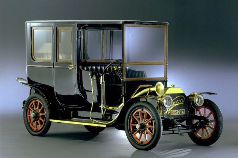 LANCIA ALPHA LIMOUSINE 1908.jpg