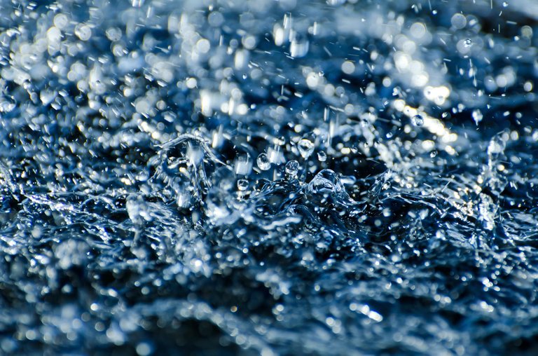 water-drop-275938_1920.jpg