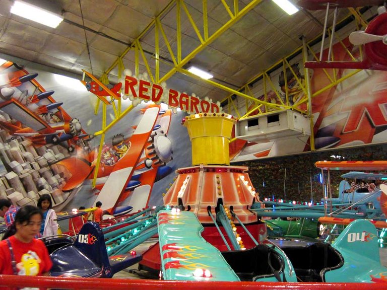 red-baron-ride-star-city-manila.jpg