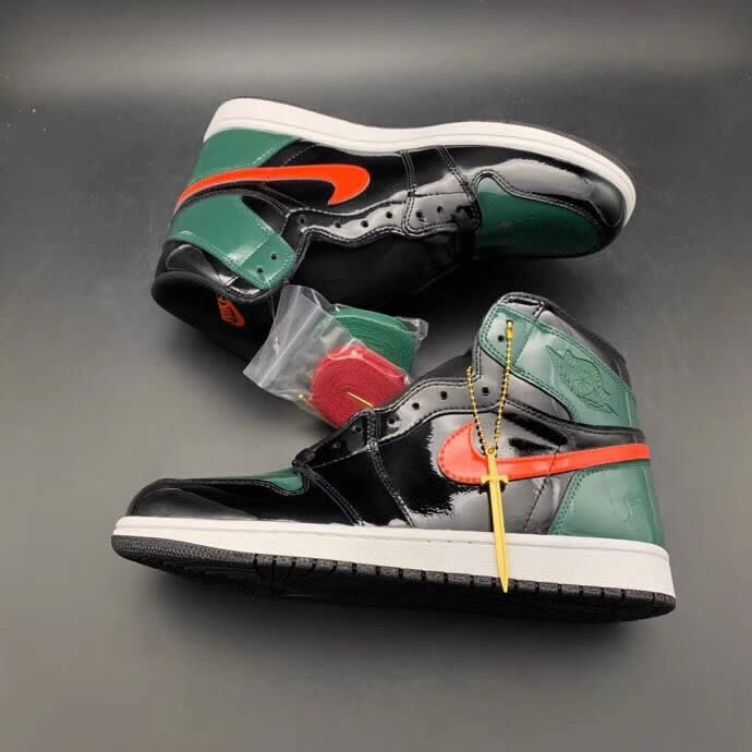 solefly-miami-art-basel-air-jordan-1-green-patent-leather-friends-family-av3905-038-(7).jpg