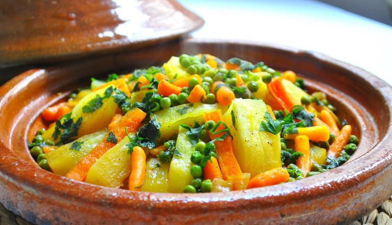 Tajine-poulet-aux-legumes-Hasnae.com-IMG.jpg