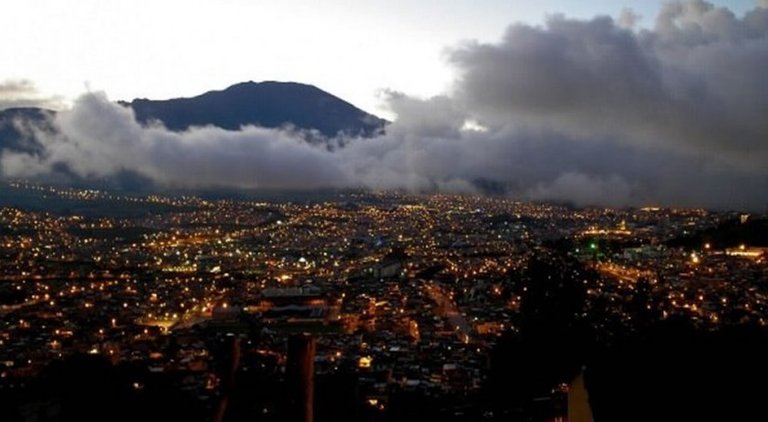 volcan galeras.jpg