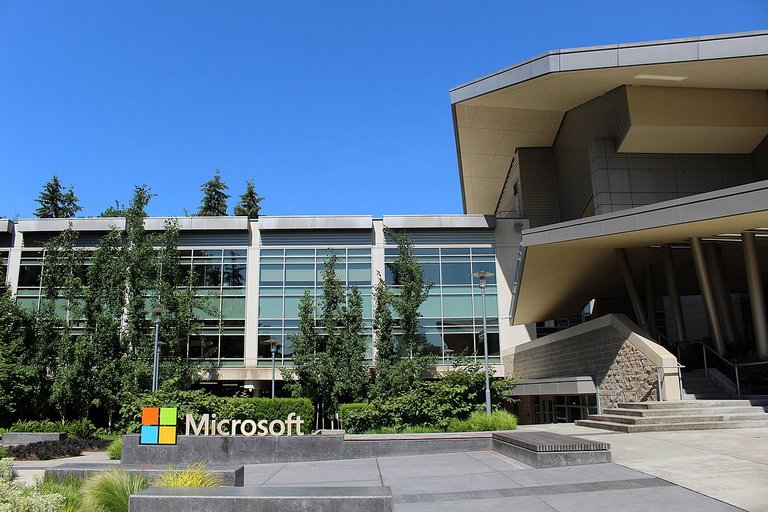 1200px-Building92microsoft.jpg