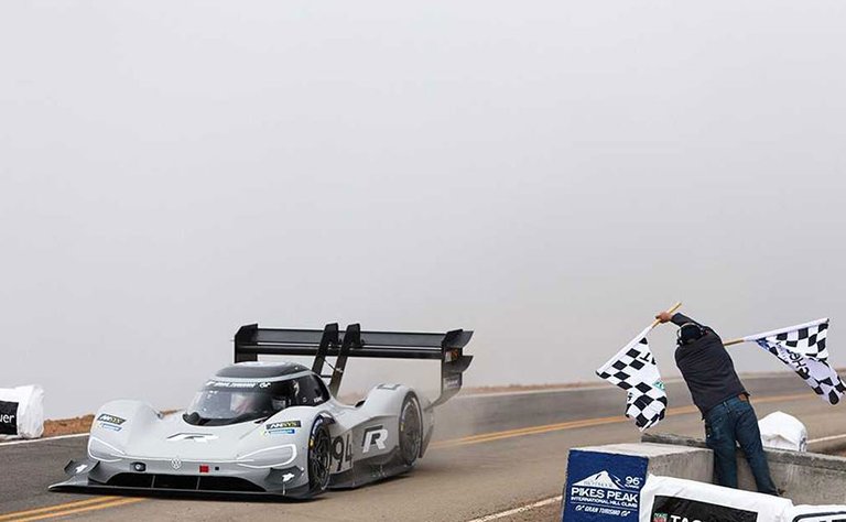 volkswagen-id-r-pikes-peak-_625x300_1529902682532.jpg