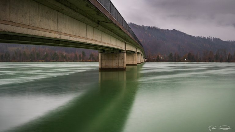 2018-11-24-Rainy-Autumn-Bridge-02.jpg