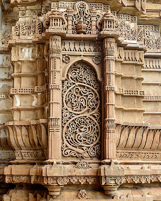 640px-Jami_Masjid_Minar_Base_Detail_Champaner.jpg