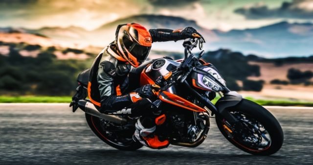 KTM-790-DUKE-2018_Action-08_646x340_acf_cropped-640x337.jpg