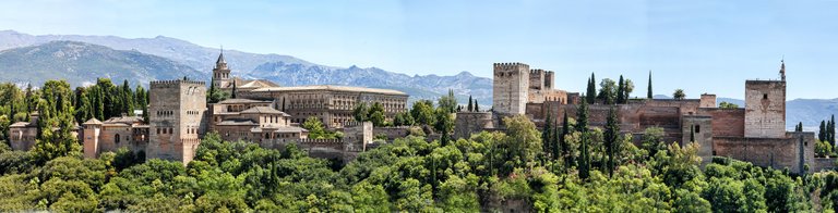 alhambra-1285842_1920.jpg