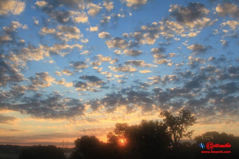 sunrise dawn morning clouds skyscape landscape SR0124.JPG