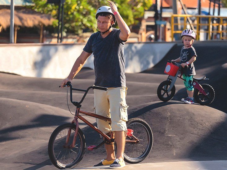 Father_Daughter_Bicycle_Helmet-732x549-Thumbnail.jpg