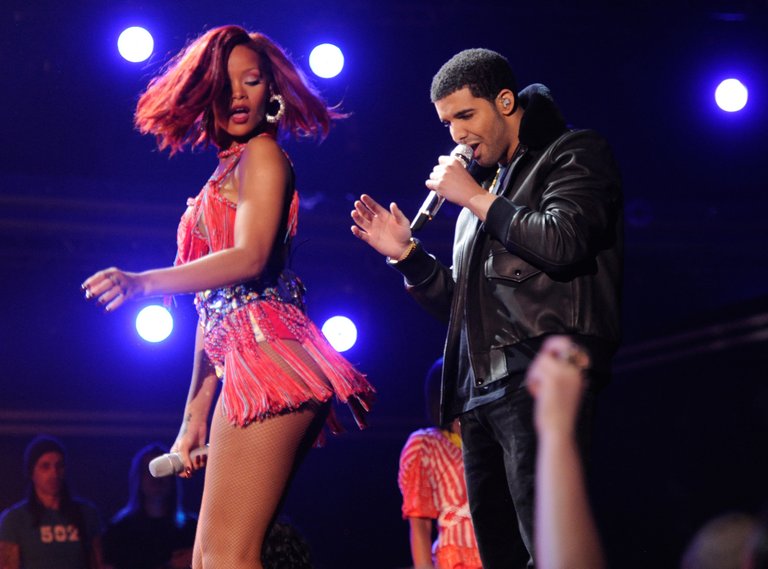 drake-rihanna-dating-relationship.jpg