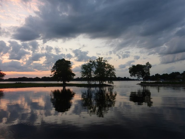 sunsetonLakeMinnetonka.jpg