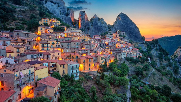 Castelmezzano, basilicata.jpg