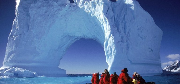 antarctica-travel-holiday-wallpapers_88-e1432242653113.jpg