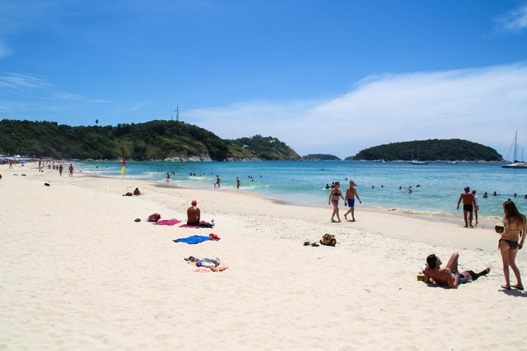 Nai-Harn-Beach-6.jpg