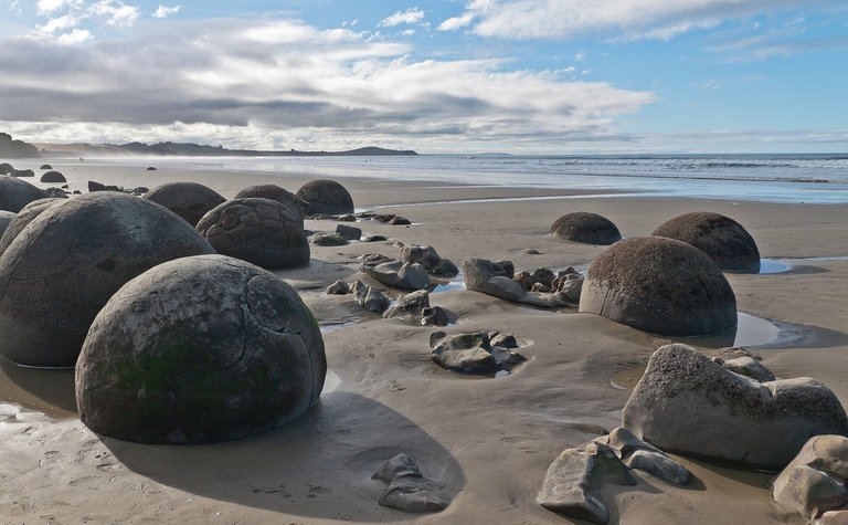 6481153795-moeraki-boulders (FILEminimizer).jpg