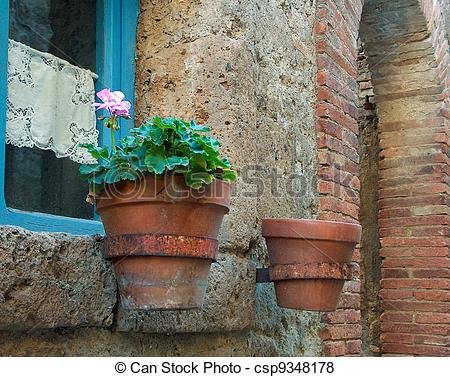 old-flower-pots-pictures_csp9348178.jpg