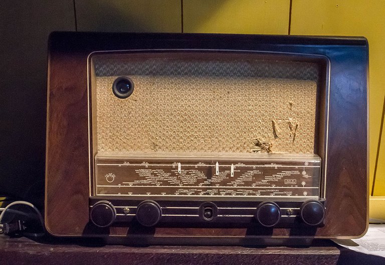 Old Radio_MH.jpg