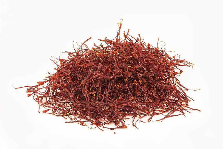 Saffron threads.jpg