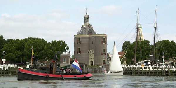 Enkhuizen_-_Drommedaris.jpg