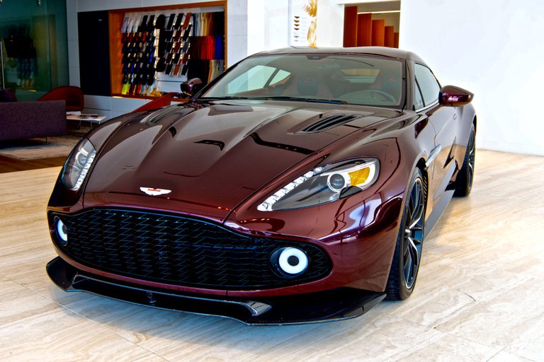 2018_aston_martin_vanquish_zagato_1536847134e9d37e72f4aef777fb3.jpg