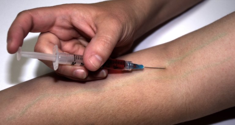 injecting-519389.jpg