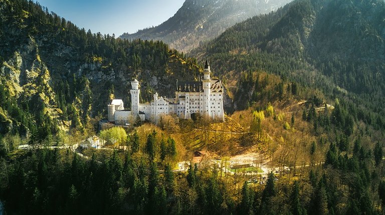 neuschwanstein-castle-2243447_960_720.jpg