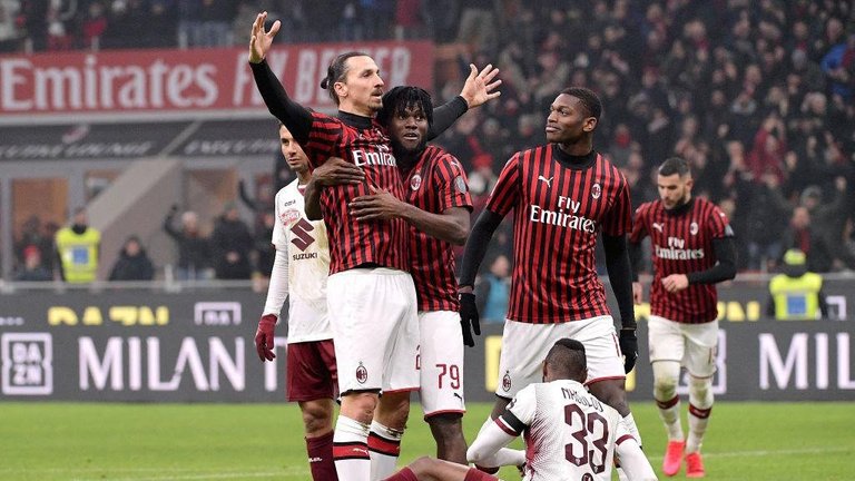 striker_ac_milan_zlatan_ibrahimovic_merayakan_golnya_ke_gawang_torino_di_coppa_italia-169.jpg