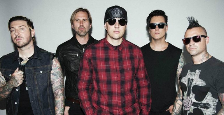 Avenged sevenfold banda con el pelo amarillo.jpg