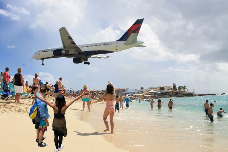 ST-Maarten-Maho-beach .jpg