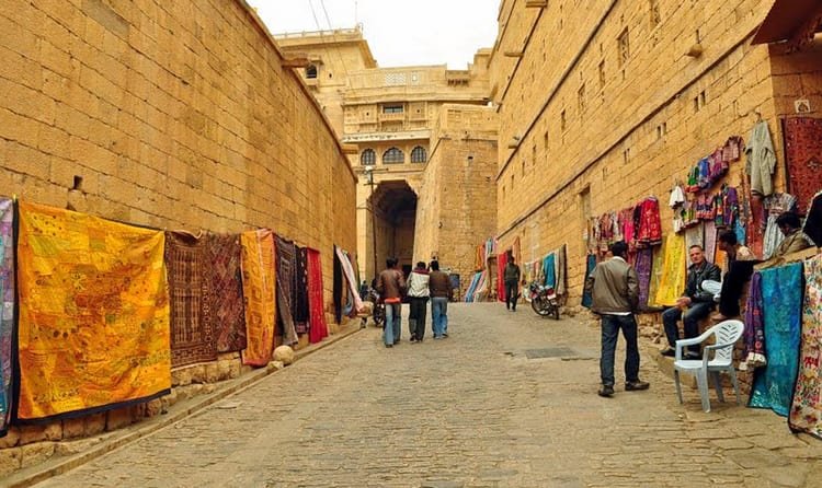 Bazaars and Havelis_manakchowk.jpg.jpg