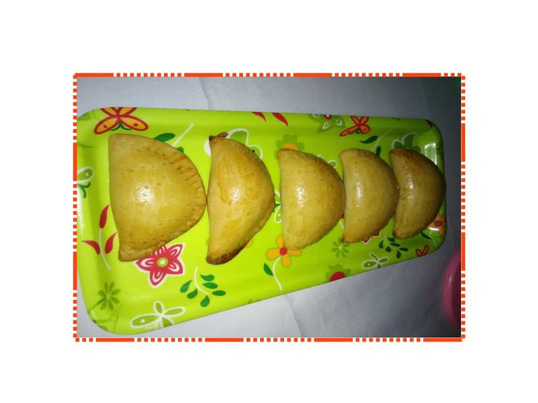 Empanaditas de arequipe.jpg